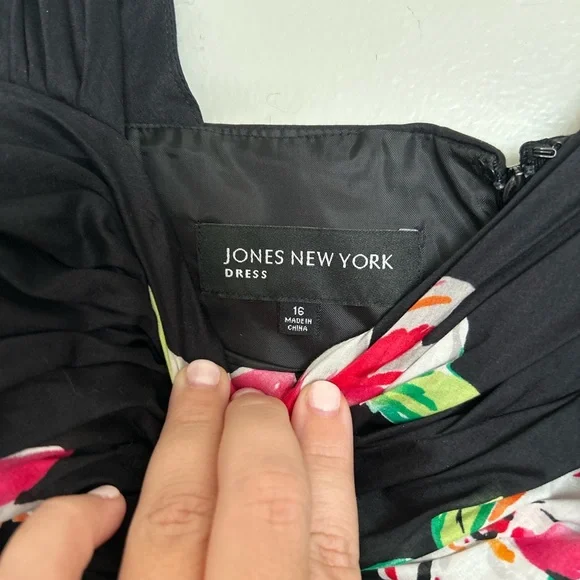 Jones New York Floral Dress with Pleated Ruched Bodice NWT (Size 16) - Picture 2 of 9